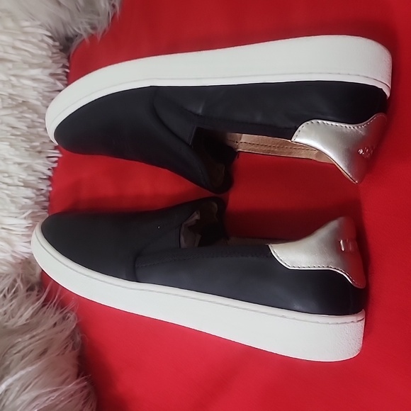 UGG Cas Black Slip-On Sneakers - Picture 5 of 9